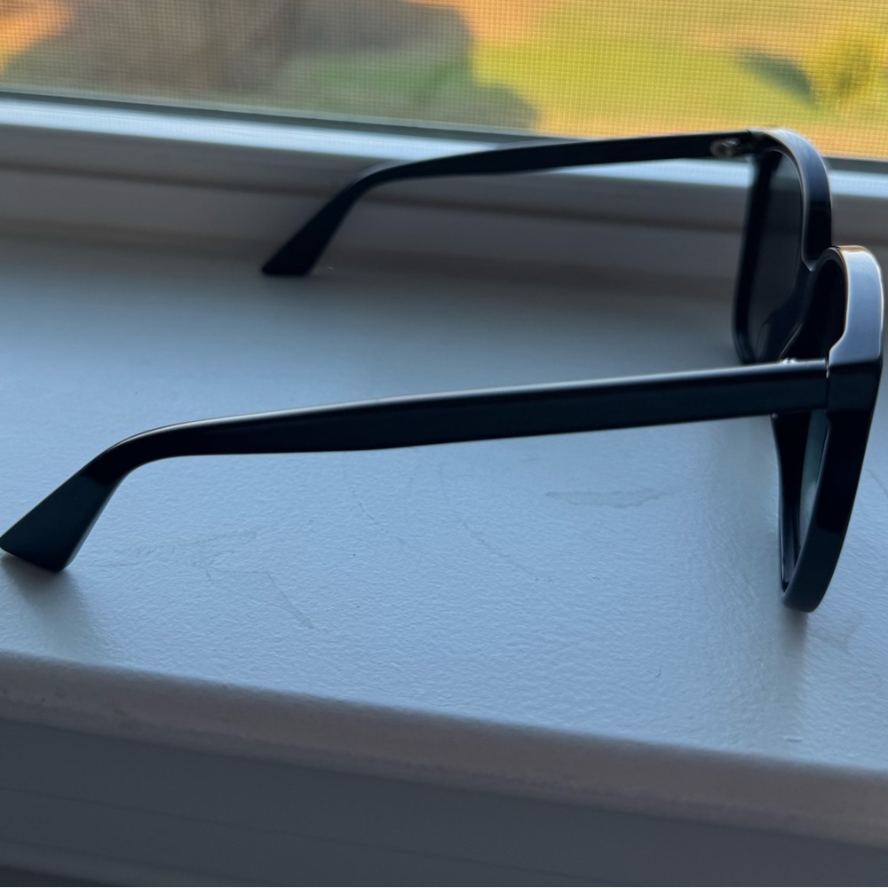 Gucci Black Gradient Oversized Square Sunglasses … - image 6